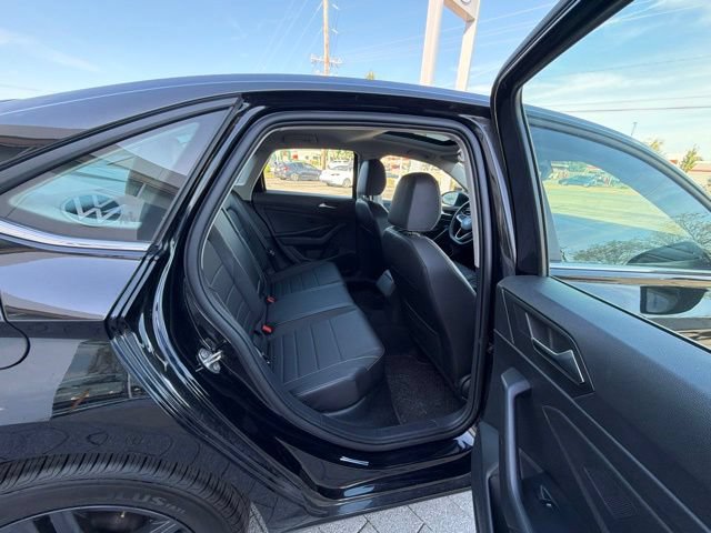 Used 2023 Volkswagen Jetta SE w/ Panoramic Sunroof Package FWD image 31
