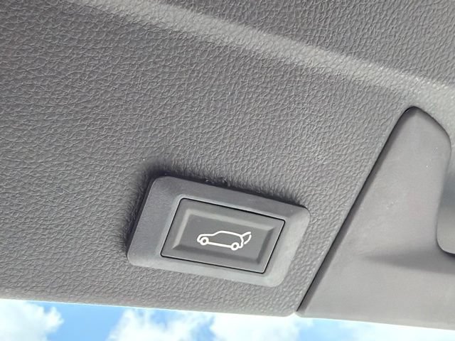 Used 2025 Toyota RAV4 XLE FWD image 7
