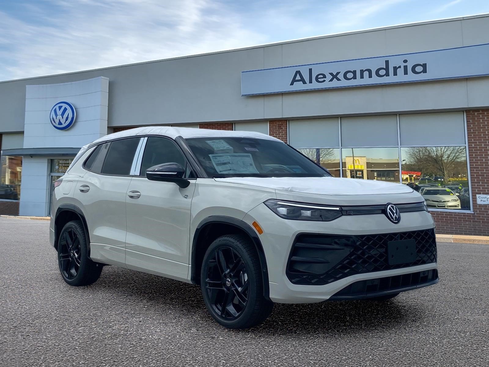 New 2026 Volkswagen Tiguan SE R-Line AWD/4WD image 1