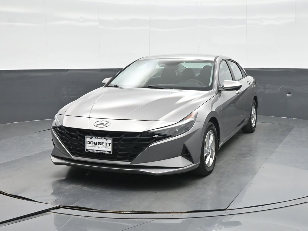 Used 2023 Hyundai Elantra SE w/ Preferred Accessory Package image 16