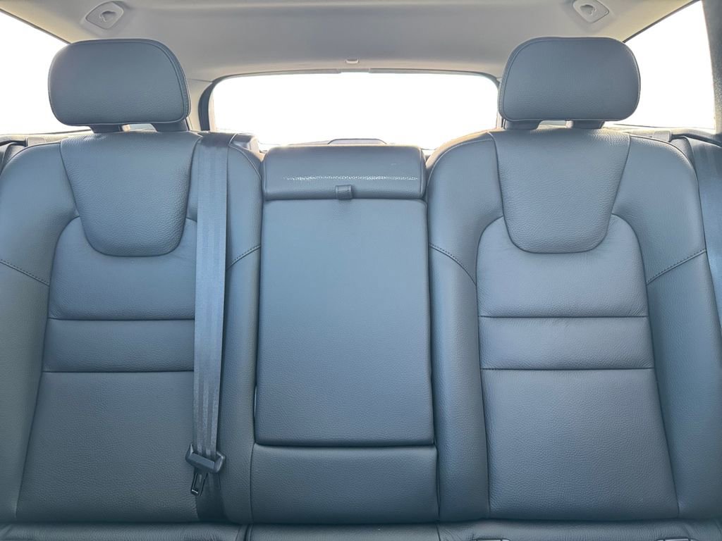 Certified 2025 Volvo V60 B5 Cross Country Plus image 21