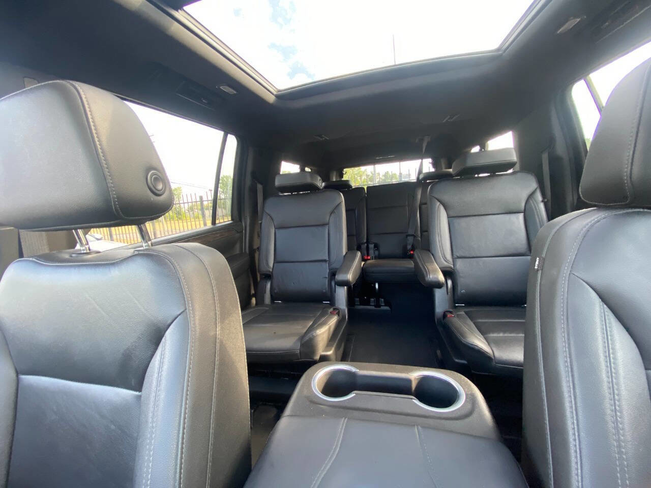 Used 2022 Chevrolet Suburban Z71 w/ Luxury Package image 21