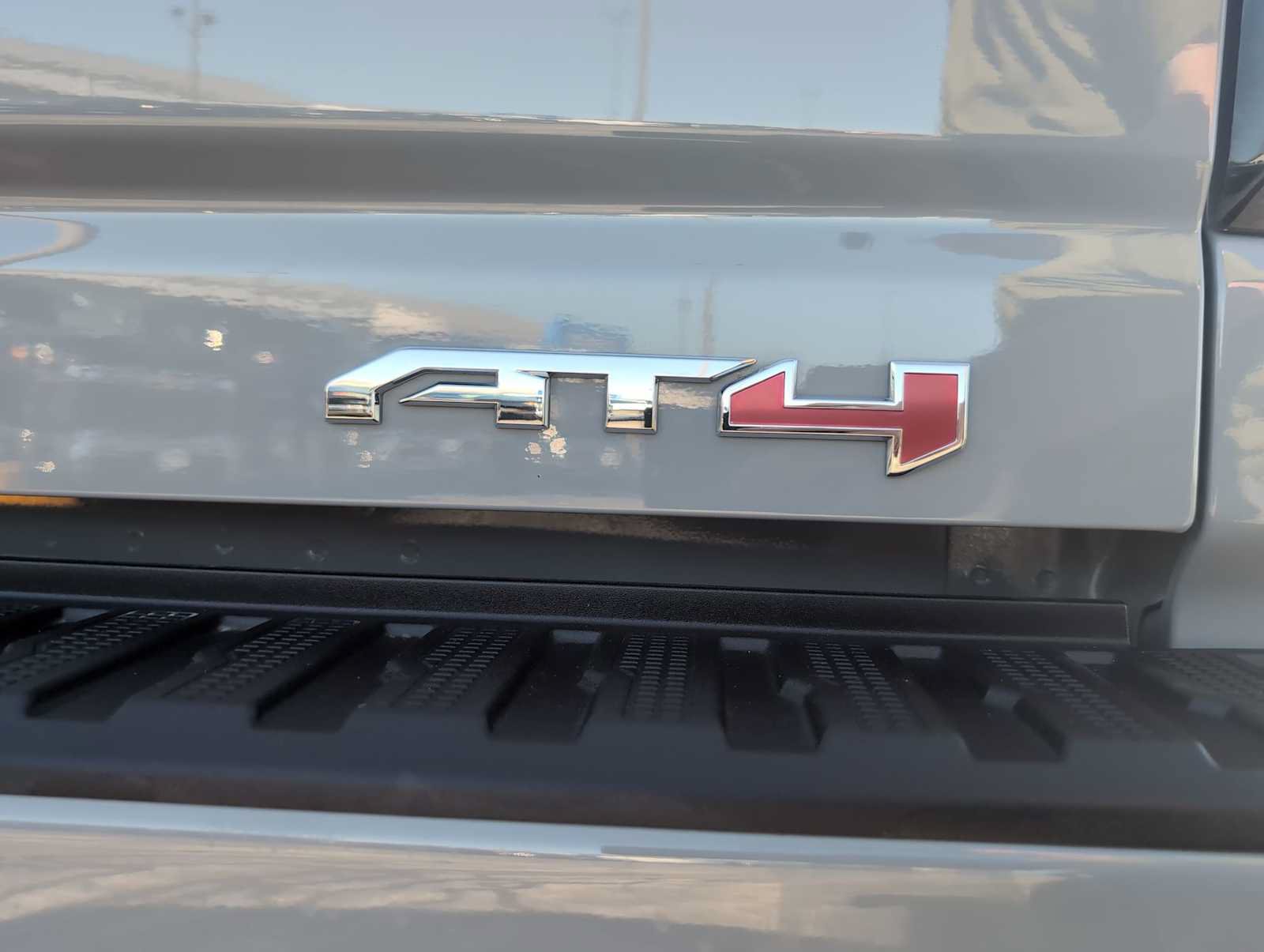 Used 2025 GMC Sierra 2500 AT4 w/ AT4 Premium Plus Package AWD/4WD image 32