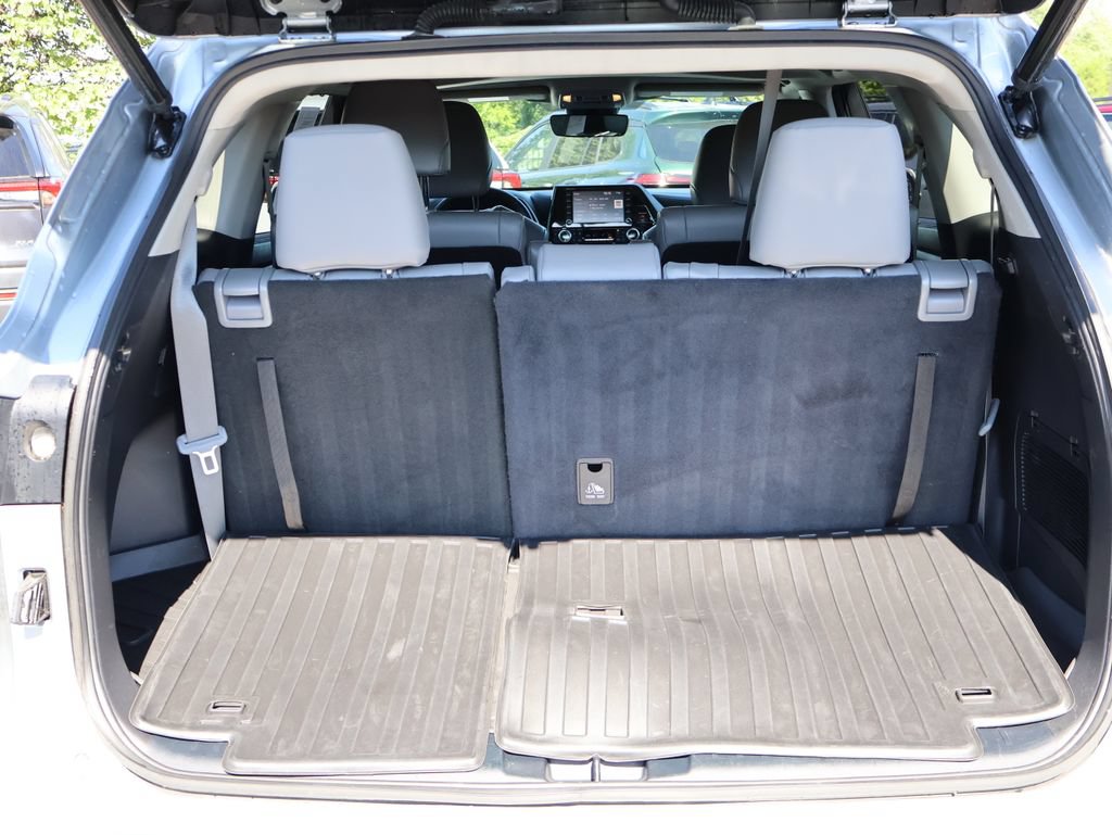 Used 2022 Toyota Highlander XLE FWD image 16