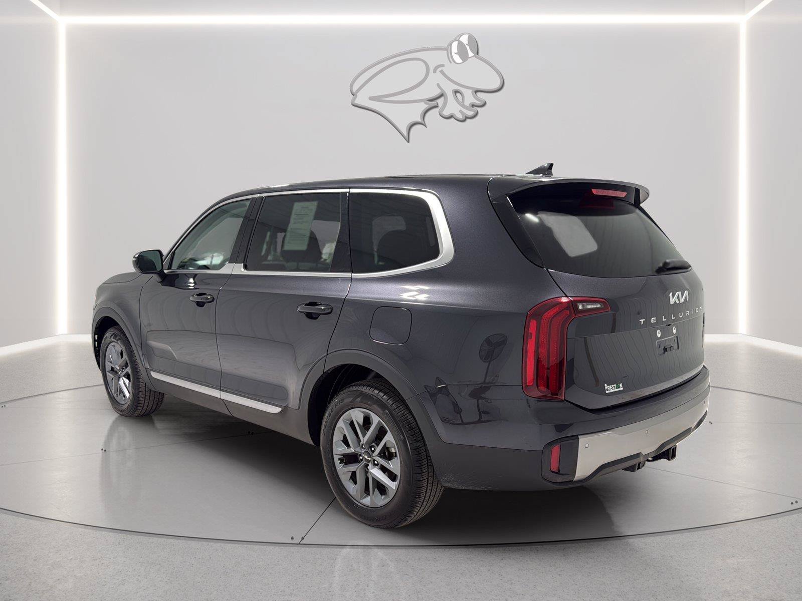 Used 2025 Kia Telluride LX FWD image 3