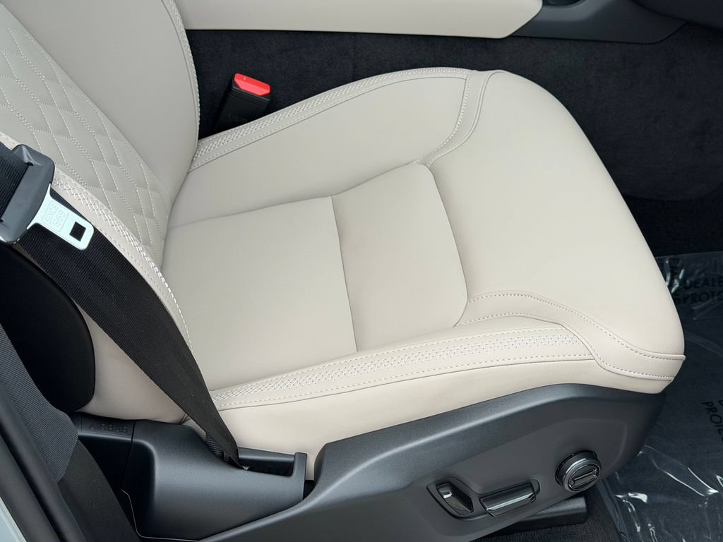 New 2026 Volvo XC90 B6 Plus w/ Protection Package Premier AWD/4WD image 8