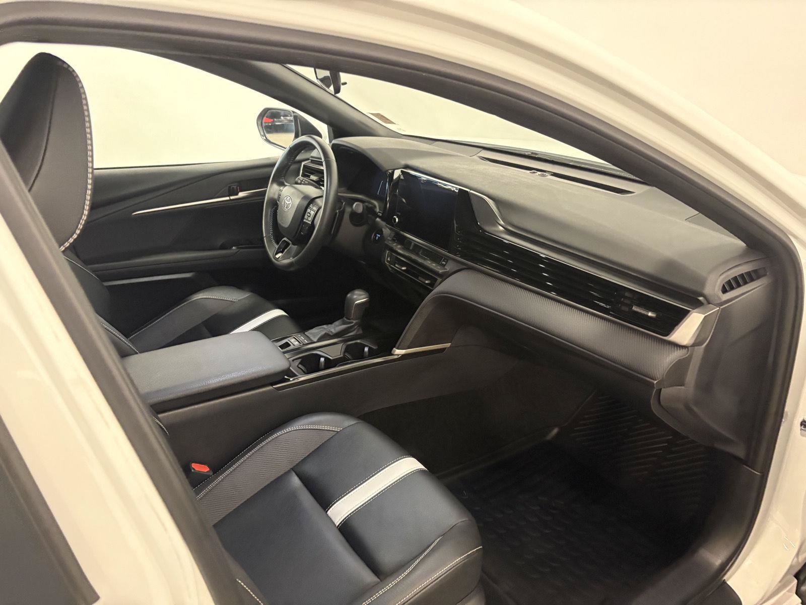 Used 2025 Toyota Camry SE FWD image 47