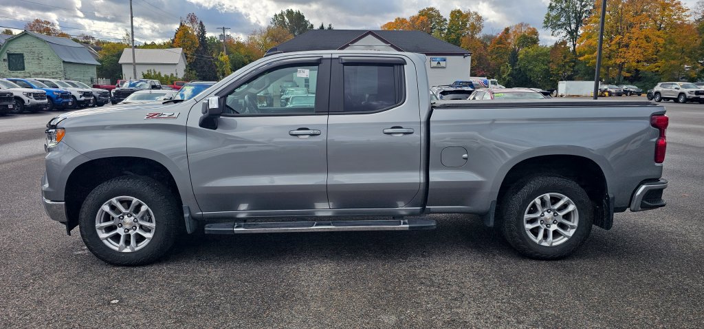 Used 2023 Chevrolet Silverado 1500 LT AWD/4WD image 4