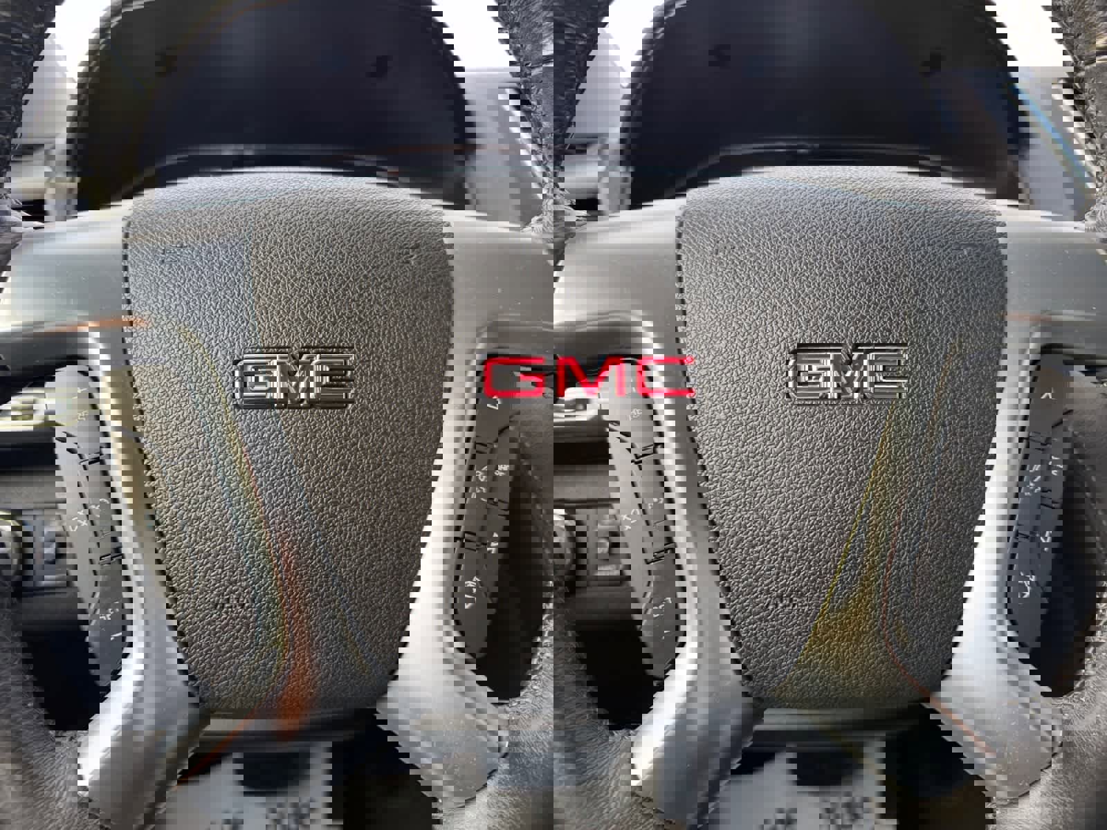 Used 2016 GMC Acadia SLE image 18