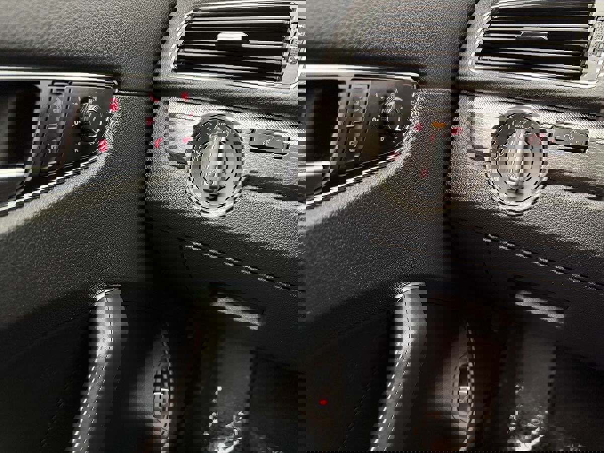 Used 2016 Volkswagen Passat 1.8T SEL Premium image 13