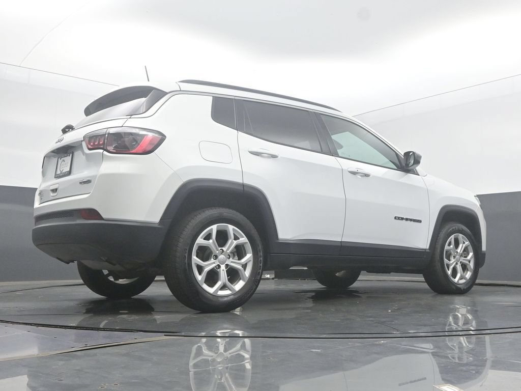 Used 2024 Jeep Compass Latitude AWD/4WD image 53