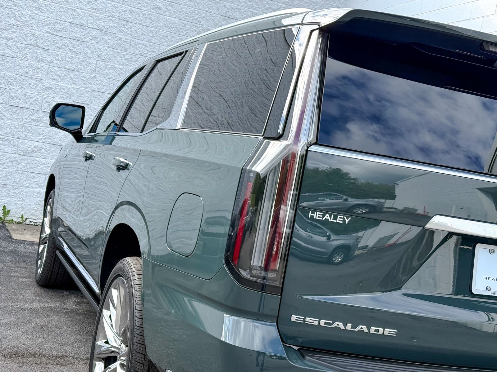 New 2026 Cadillac Escalade Luxury w/ LPO, Radiant Package AWD/4WD image 9