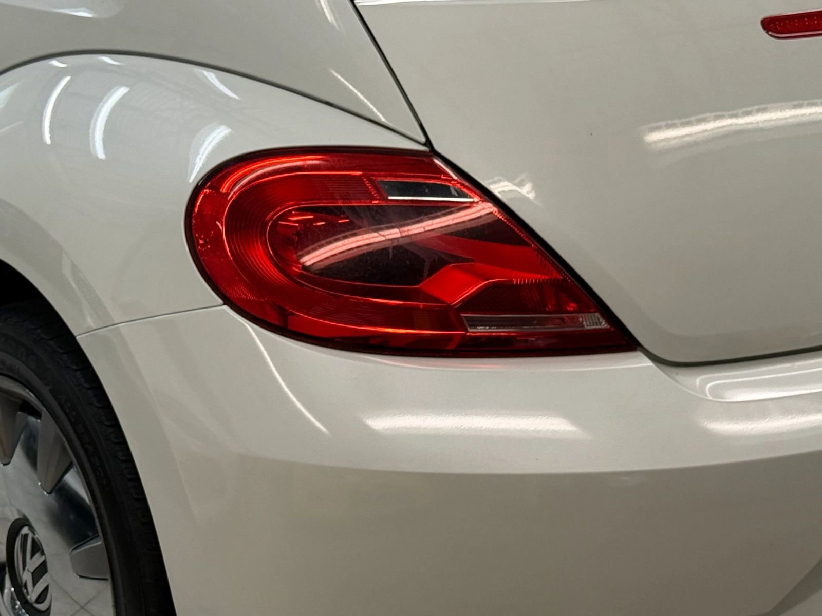 Used 2014 Volkswagen Beetle TDI FWD image 12