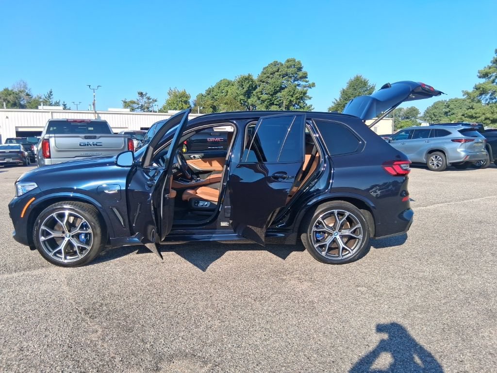 Used 2022 BMW X5 xDrive45e w/ M Sport Package AWD/4WD image 22
