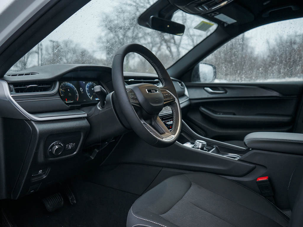 New 2025 Jeep Grand Cherokee Laredo image 17