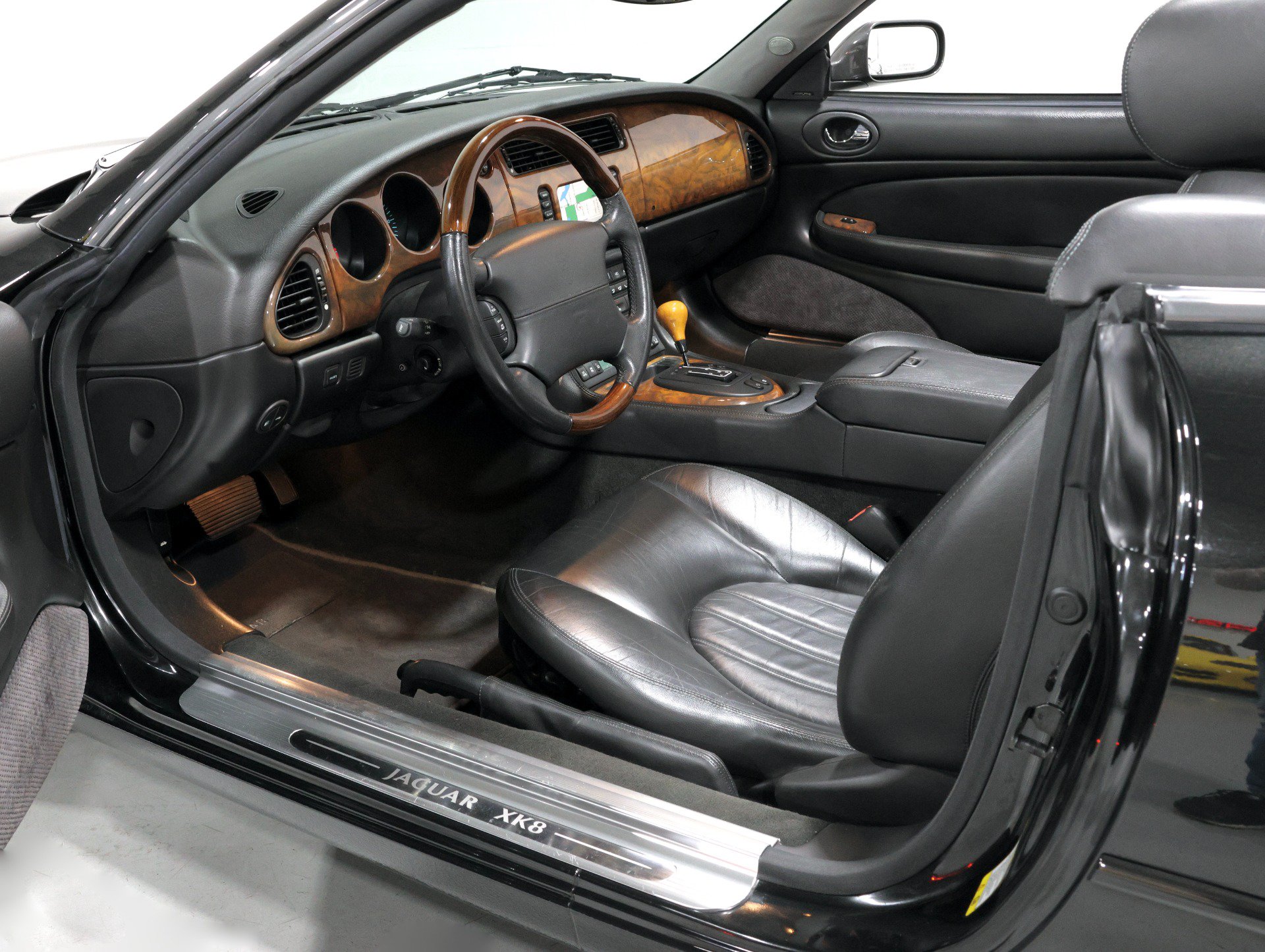 Used 2001 Jaguar XK8 Convertible RWD image 68