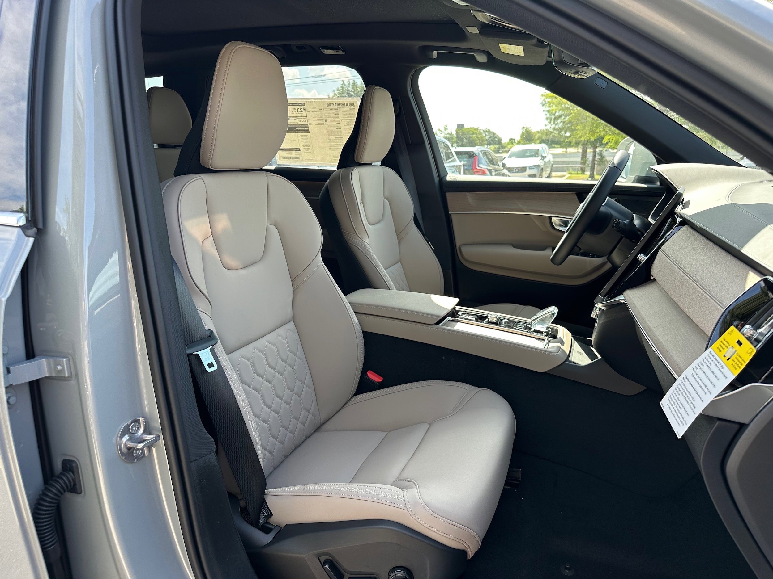 Used 2026 Volvo XC90 B6 Plus w/ Protection Package Premier AWD/4WD image 8
