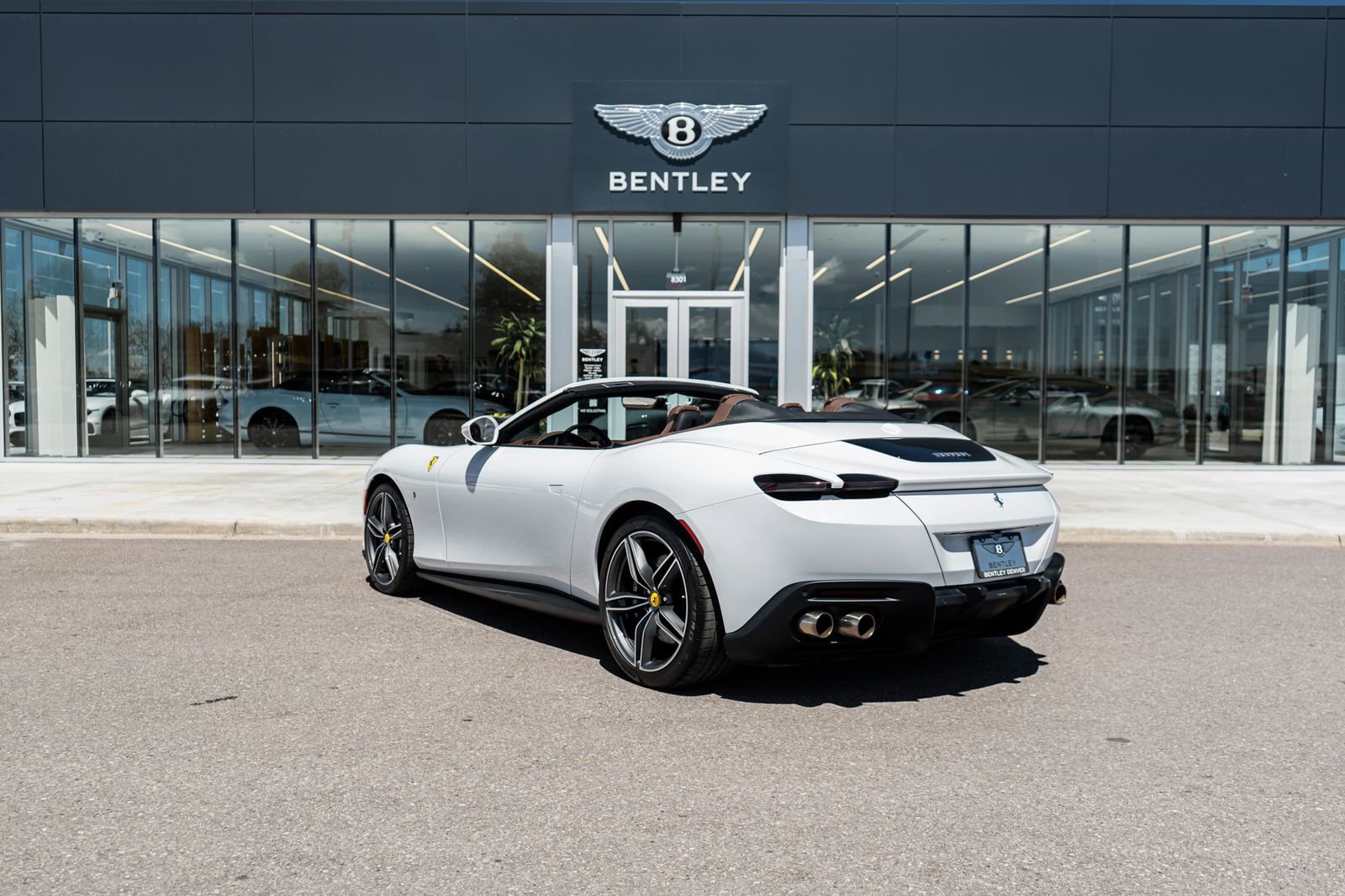 Used 2024 Ferrari Roma Spider RWD image 8