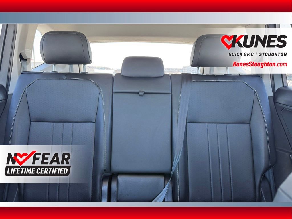 Used 2023 Volkswagen Tiguan SE image 38