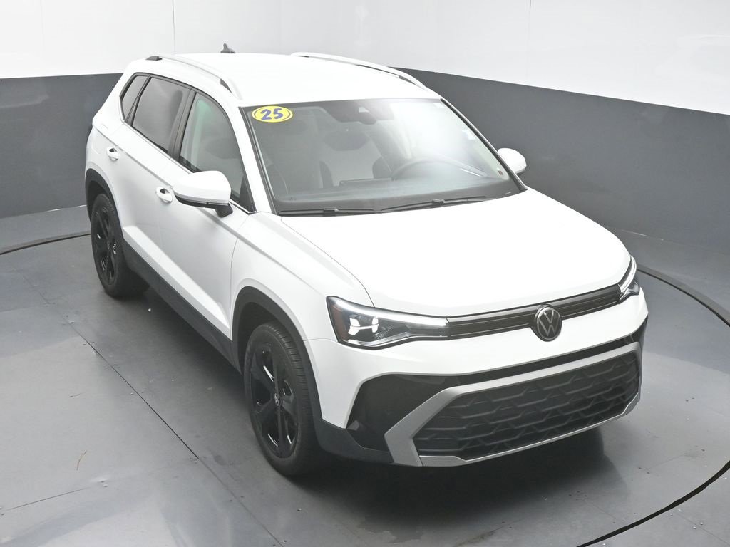 Used 2025 Volkswagen Taos SE image 19