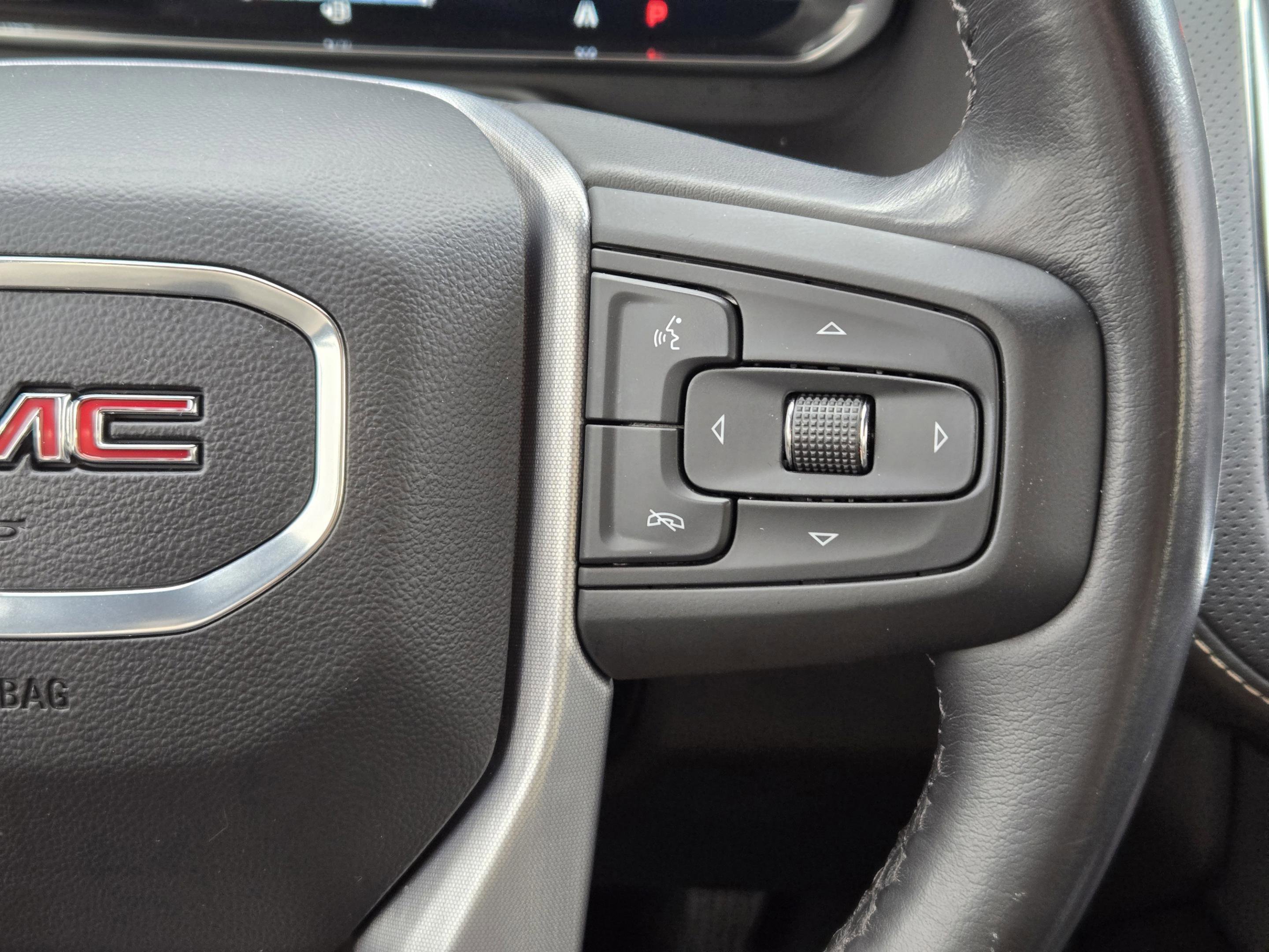 Used 2023 GMC Yukon SLT image 30