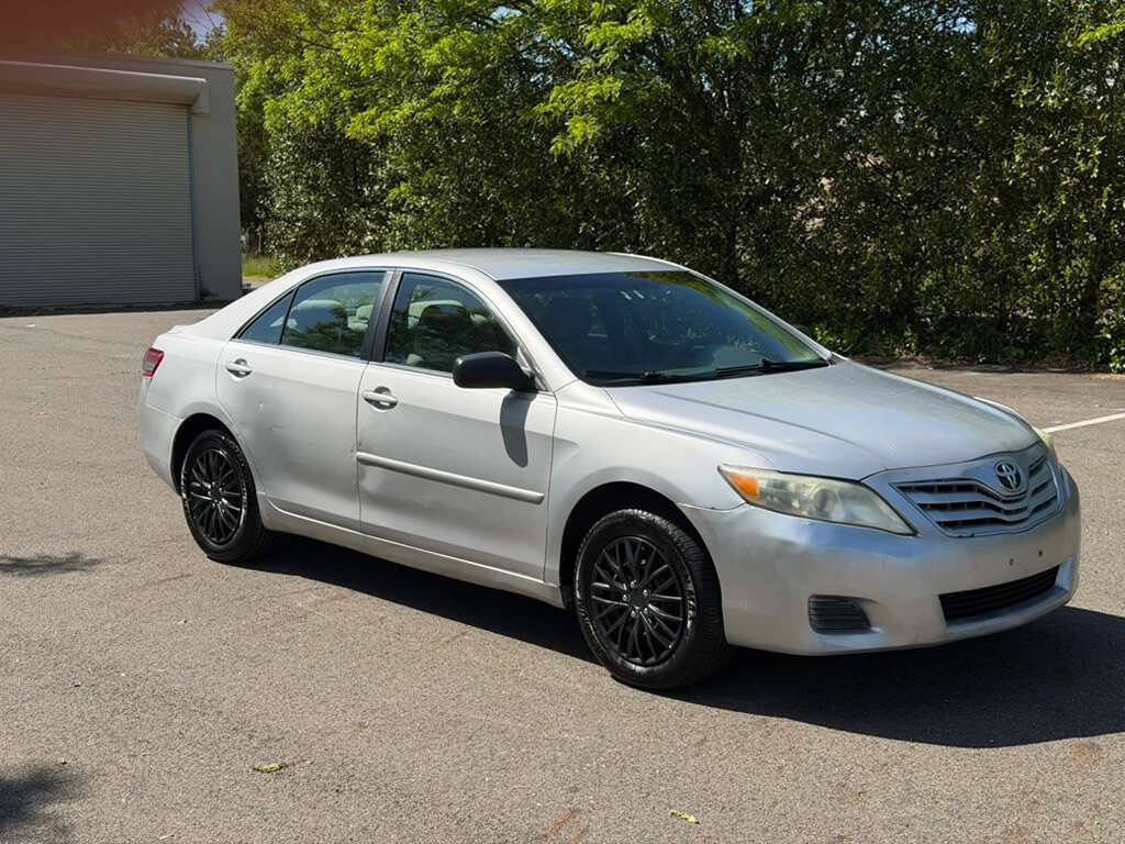 Used 2011 Toyota Camry LE FWD image 9