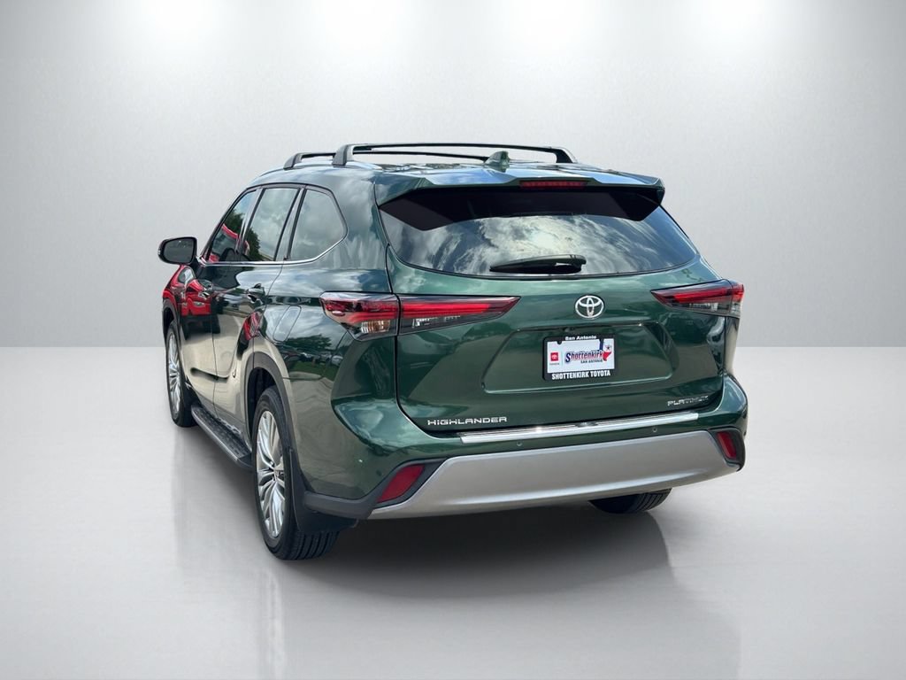 Certified 2024 Toyota Highlander Platinum FWD image 7