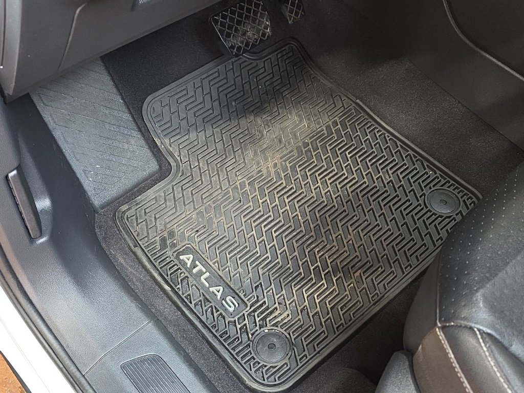 Used 2020 Volkswagen Atlas Cross Sport SE w/ Towing Package image 29