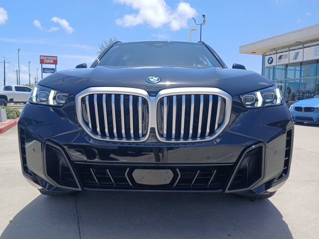 New 2026 BMW X5 xDrive50e image 2
