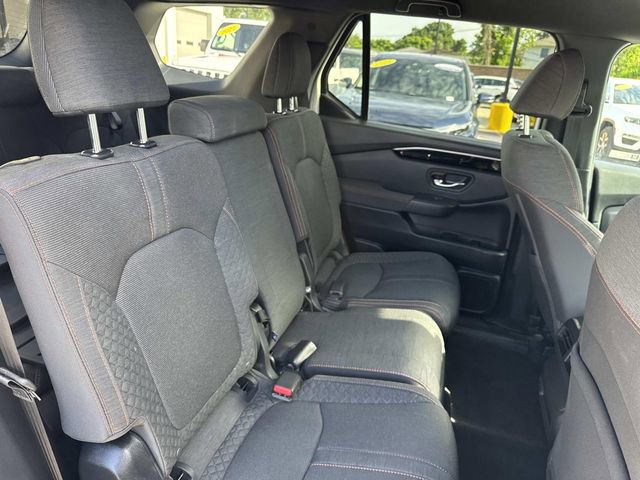 Certified 2025 Honda Pilot Sport image 9