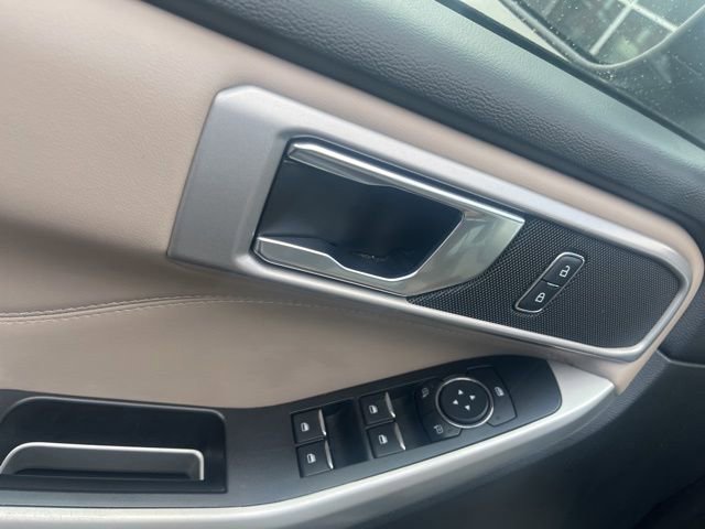 Used 2022 Ford Explorer XLT w/ Equipment Group 202A image 19