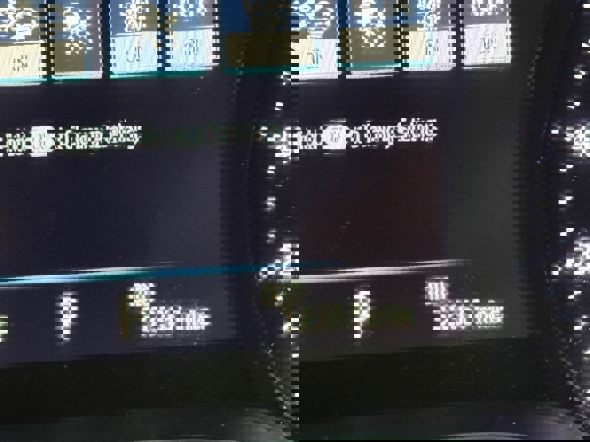 Used 2022 Toyota Avalon XLE image 11