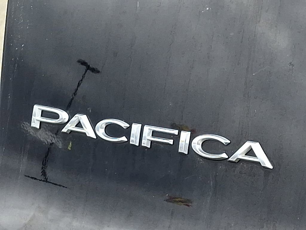 Used 2024 Chrysler Pacifica Touring-L FWD image 28