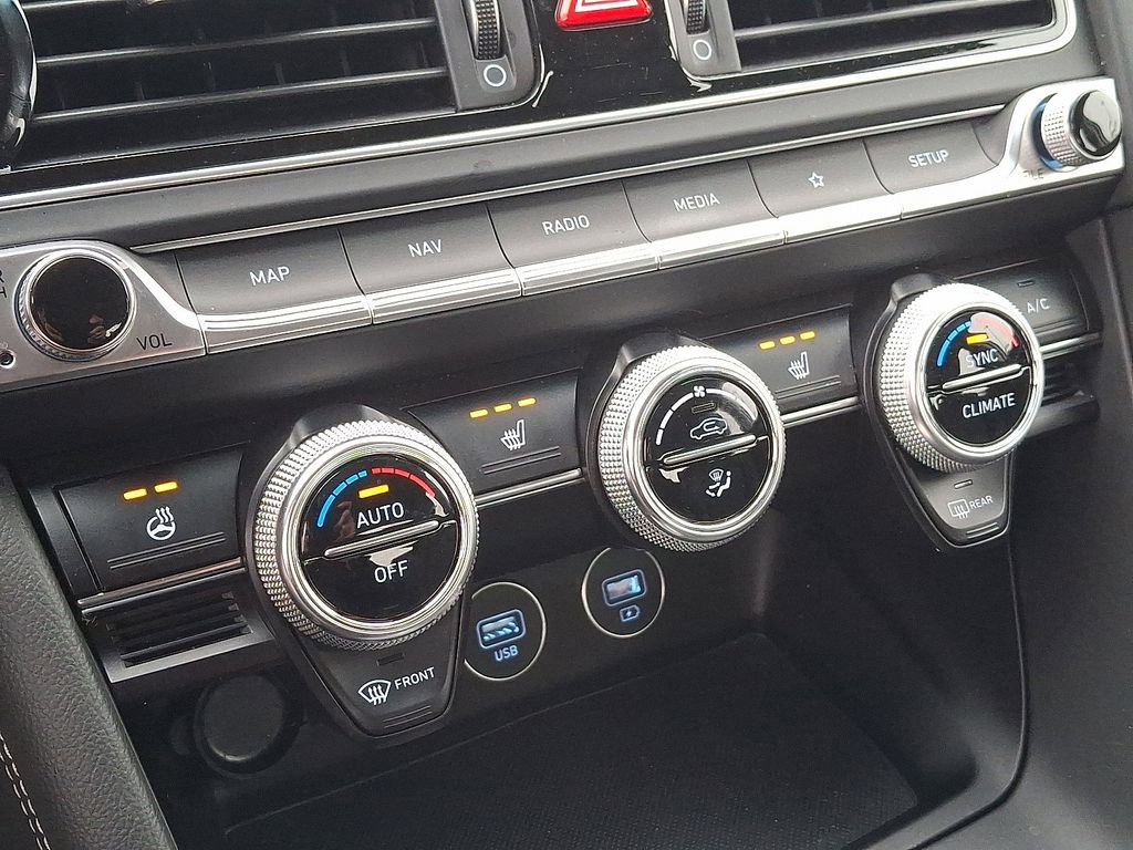 Used 2023 Genesis G70 2.0T image 16