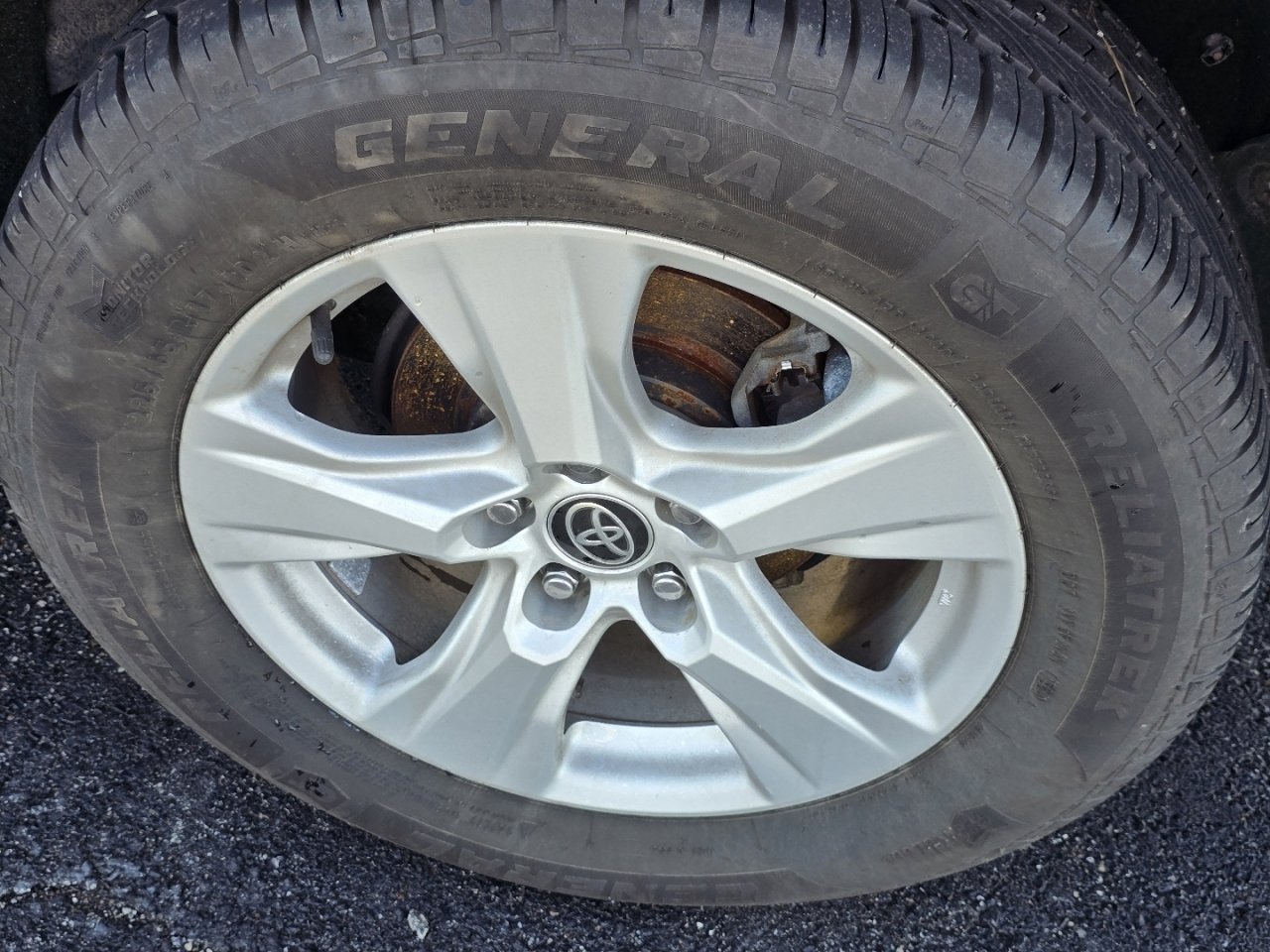 Certified 2021 Toyota RAV4 XLE image 24