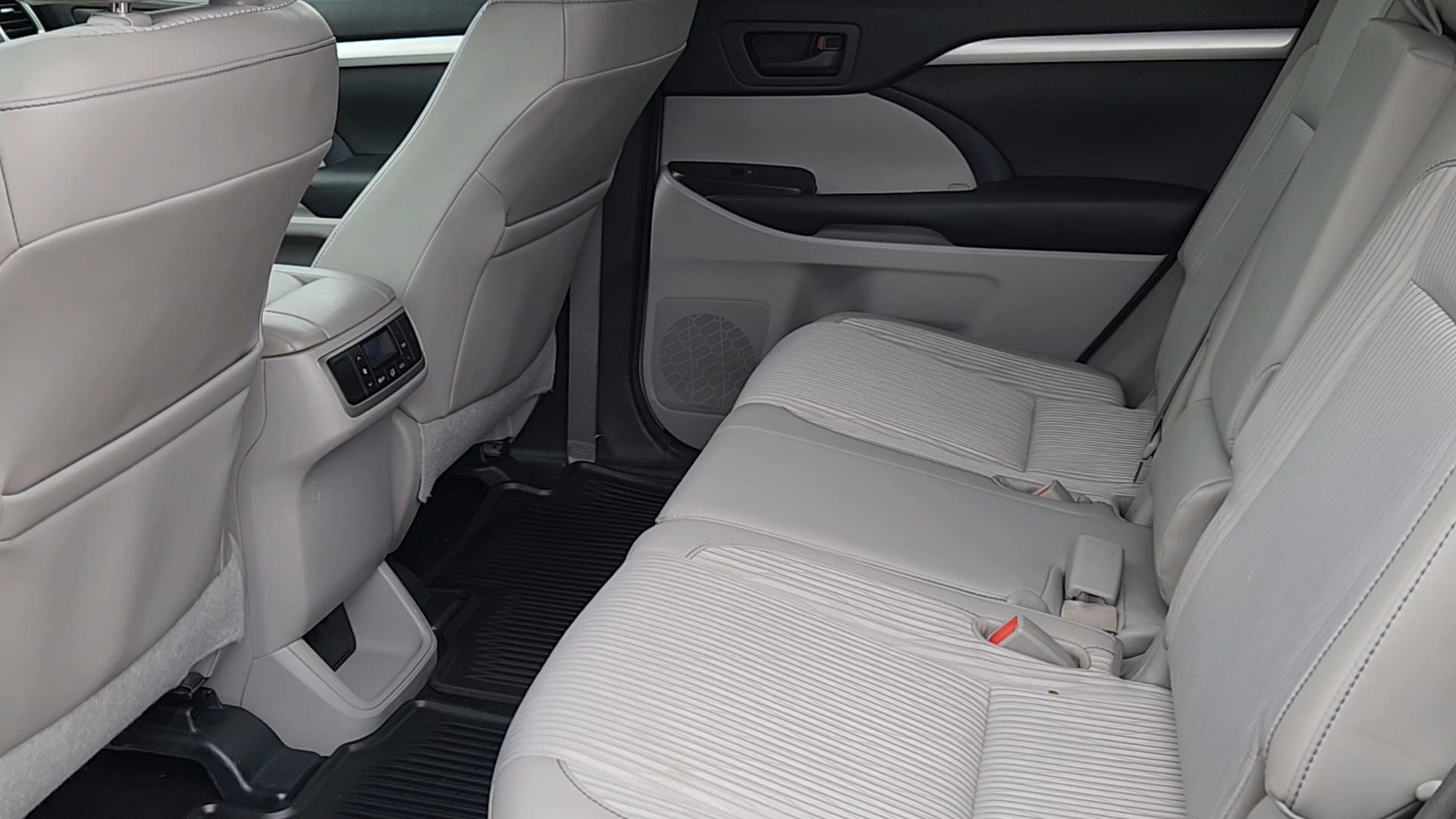 Used 2015 Toyota Highlander Plus AWD/4WD image 26