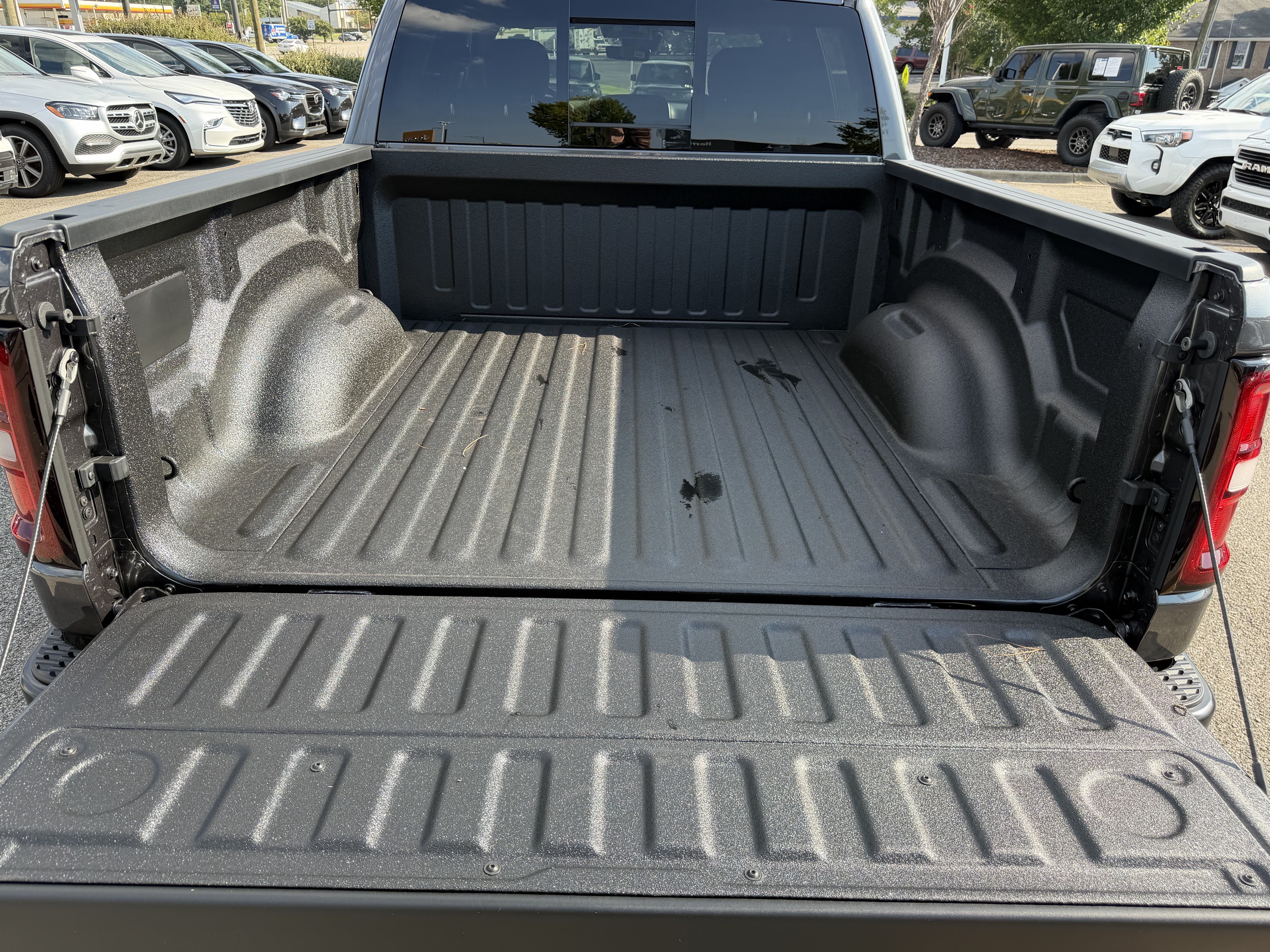 New 2026 RAM 1500 Warlock AWD/4WD image 32