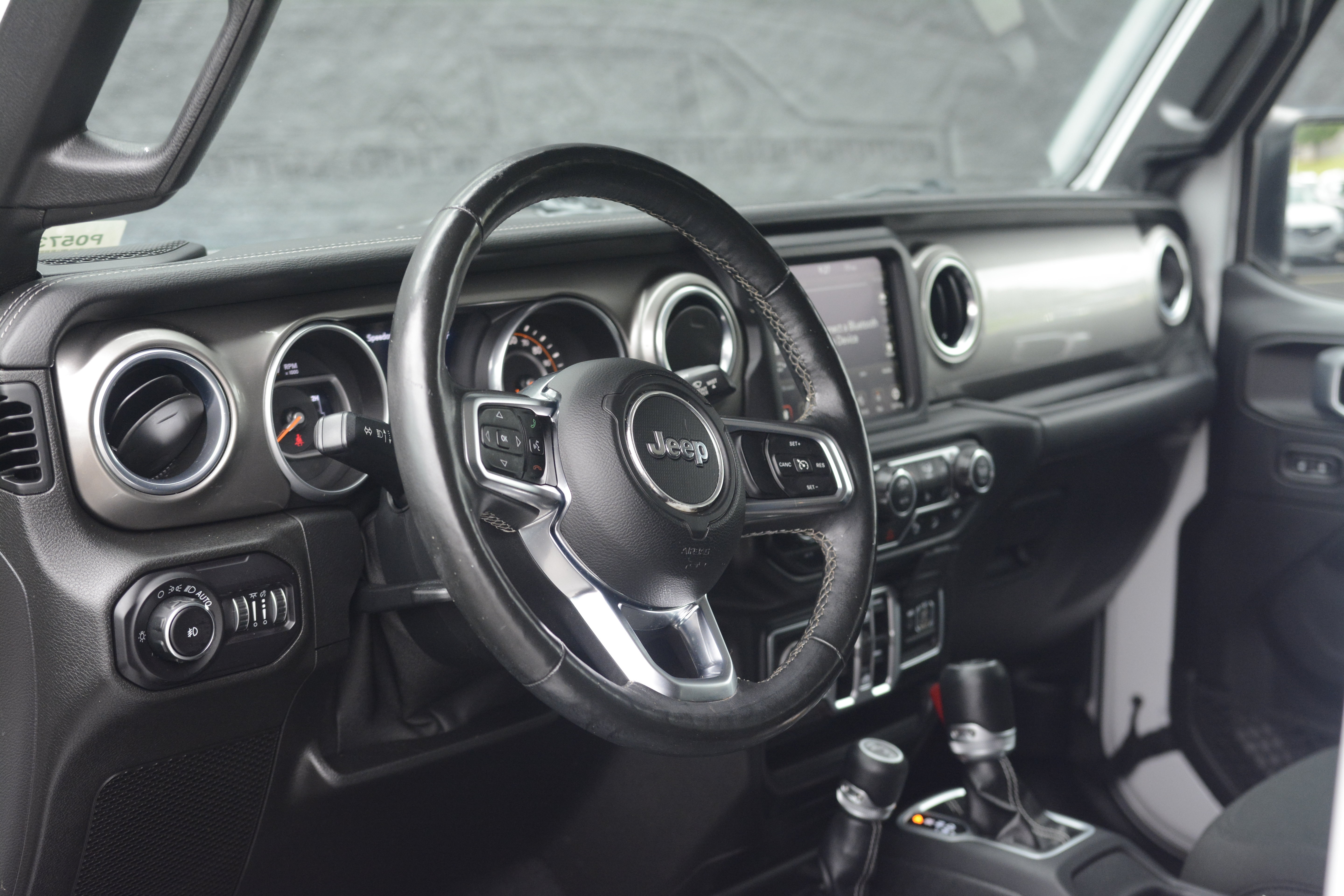 Used 2018 Jeep Wrangler Unlimited Sahara AWD/4WD image 4