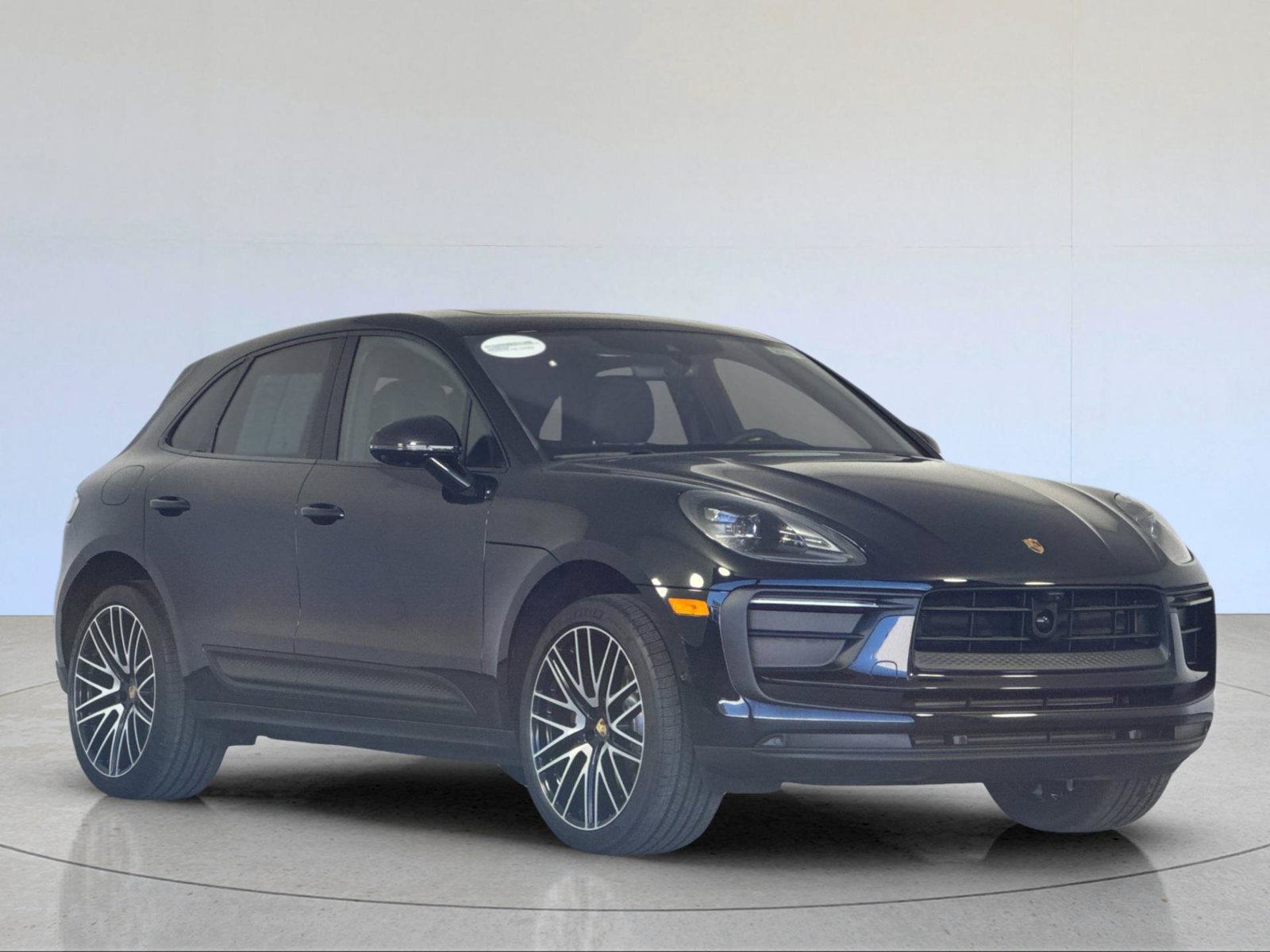 Certified 2025 Porsche Macan AWD/4WD image 10