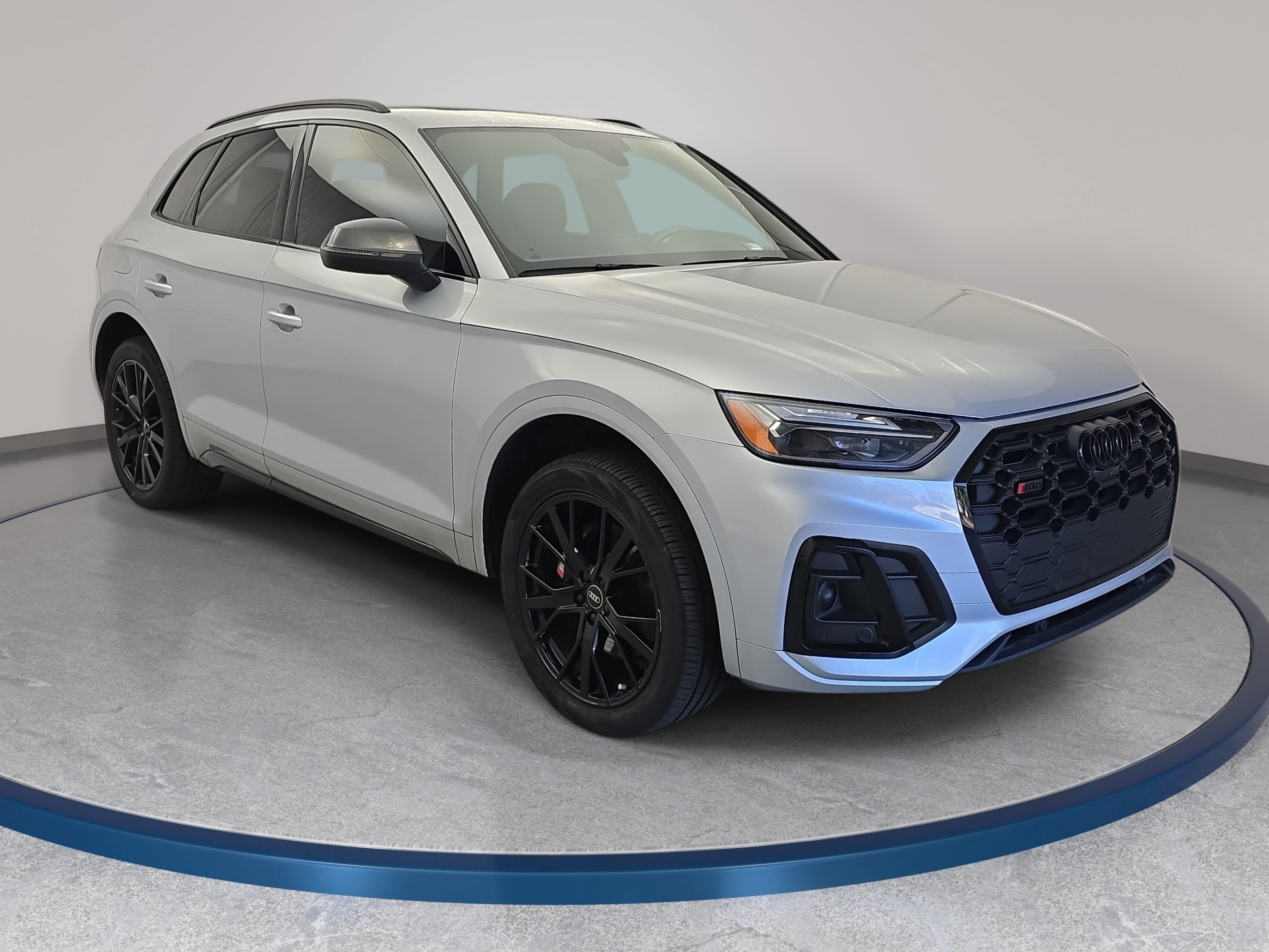 Used 2023 Audi SQ5 Premium Plus w/ Premium Plus Package AWD/4WD image 3