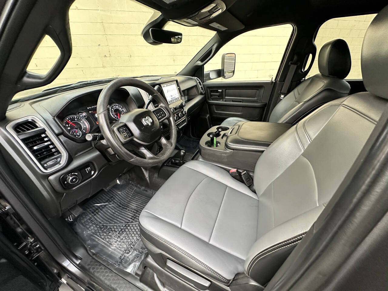 Used 2022 RAM 3500 Tradesman w/ Chrome Appearance Group AWD/4WD image 18