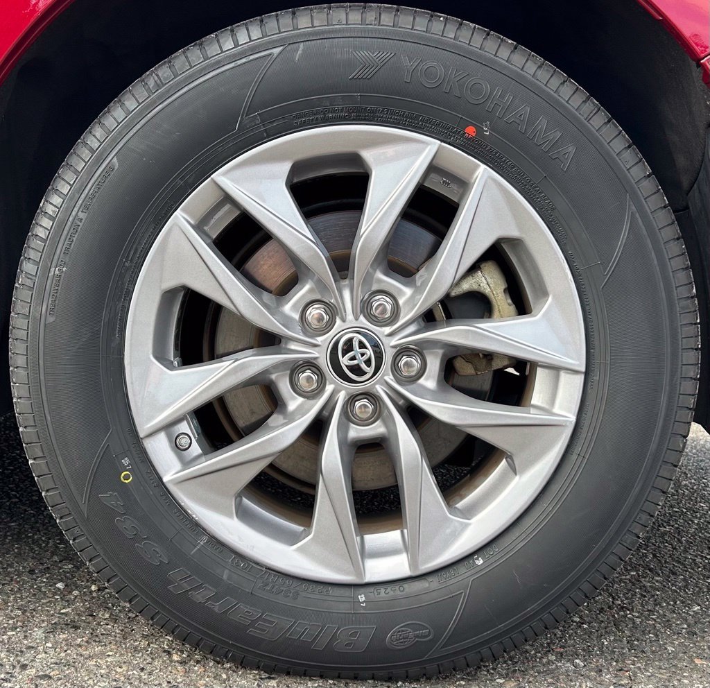 Certified 2024 Toyota Sienna LE AWD/4WD image 29