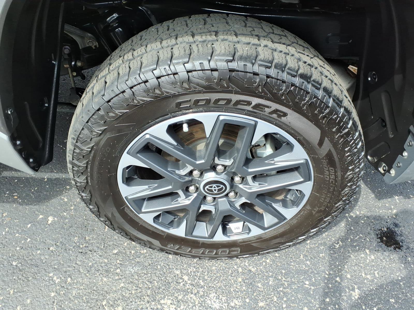 Used 2022 Toyota Tundra Limited w/ Power Package image 7