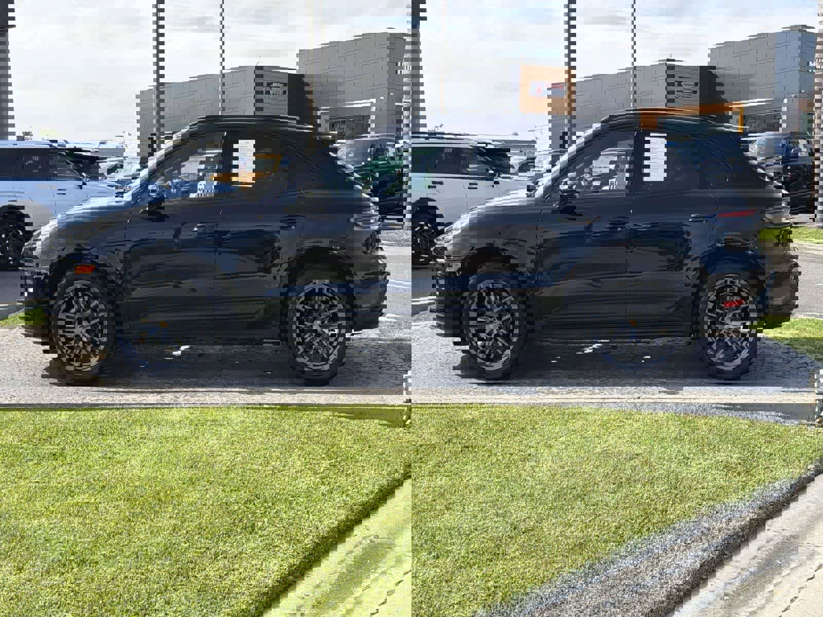 Used 2023 Porsche Macan T image 3