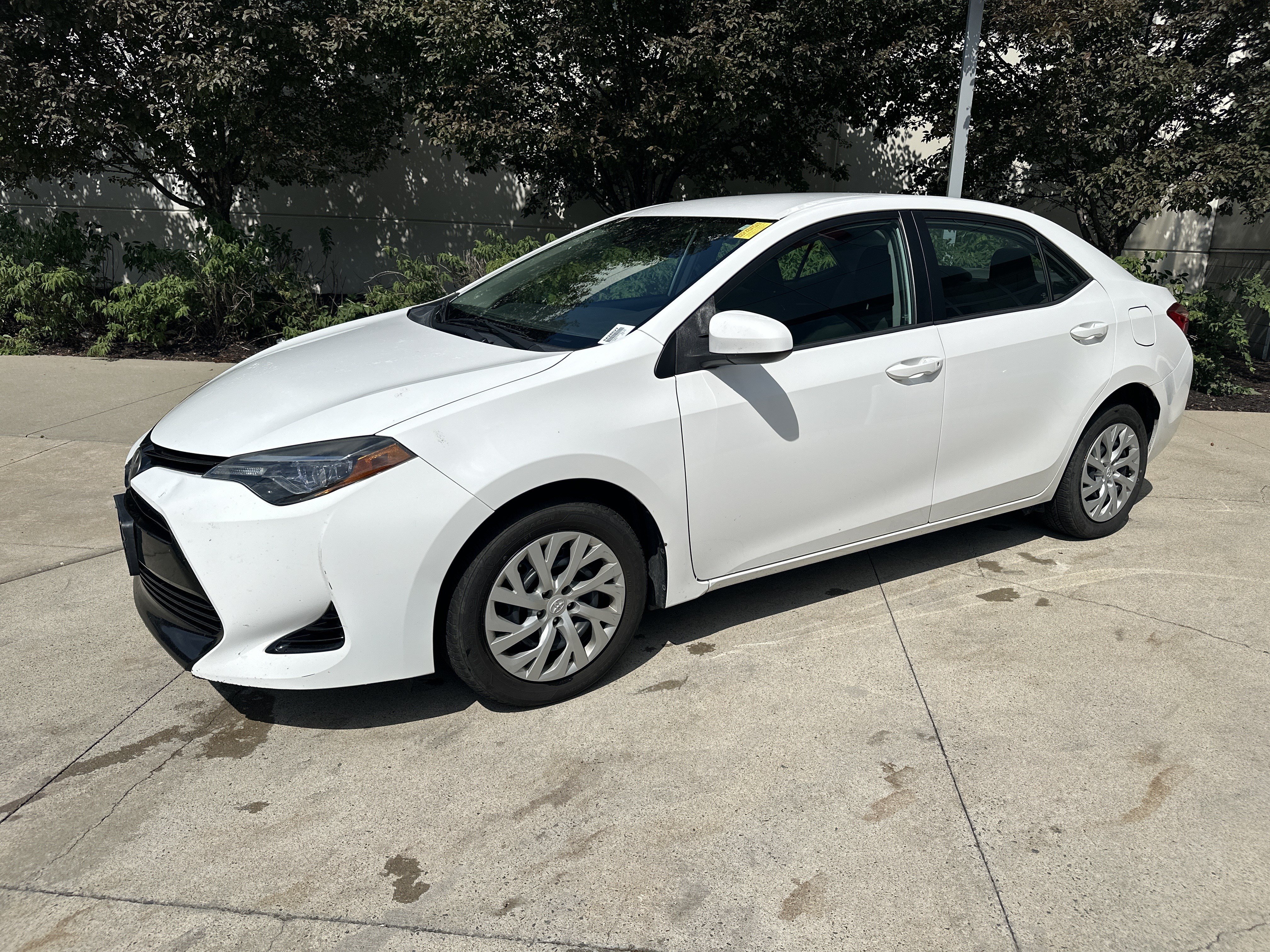 Used 2017 Toyota Corolla LE FWD image 3