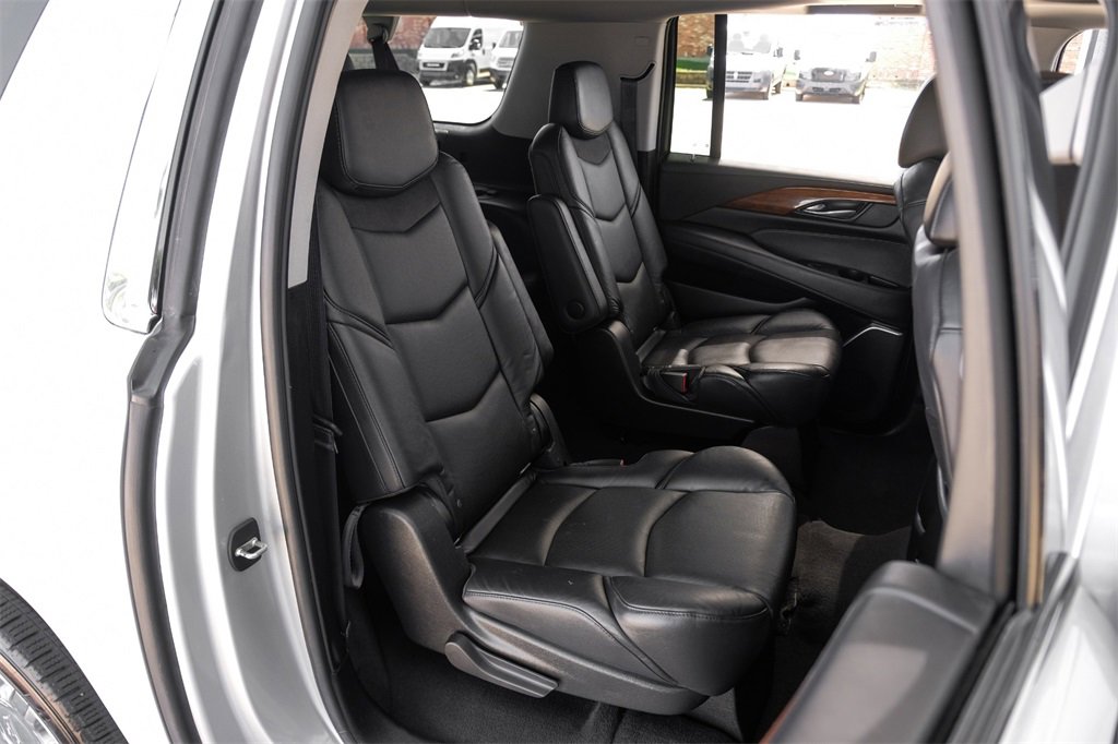 Used 2019 Cadillac Escalade ESV Luxury image 38
