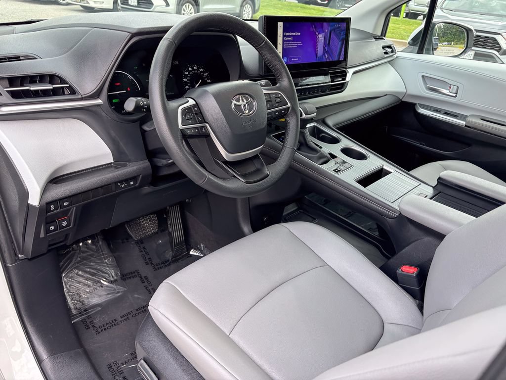 Certified 2026 Toyota Sienna XLE FWD image 18