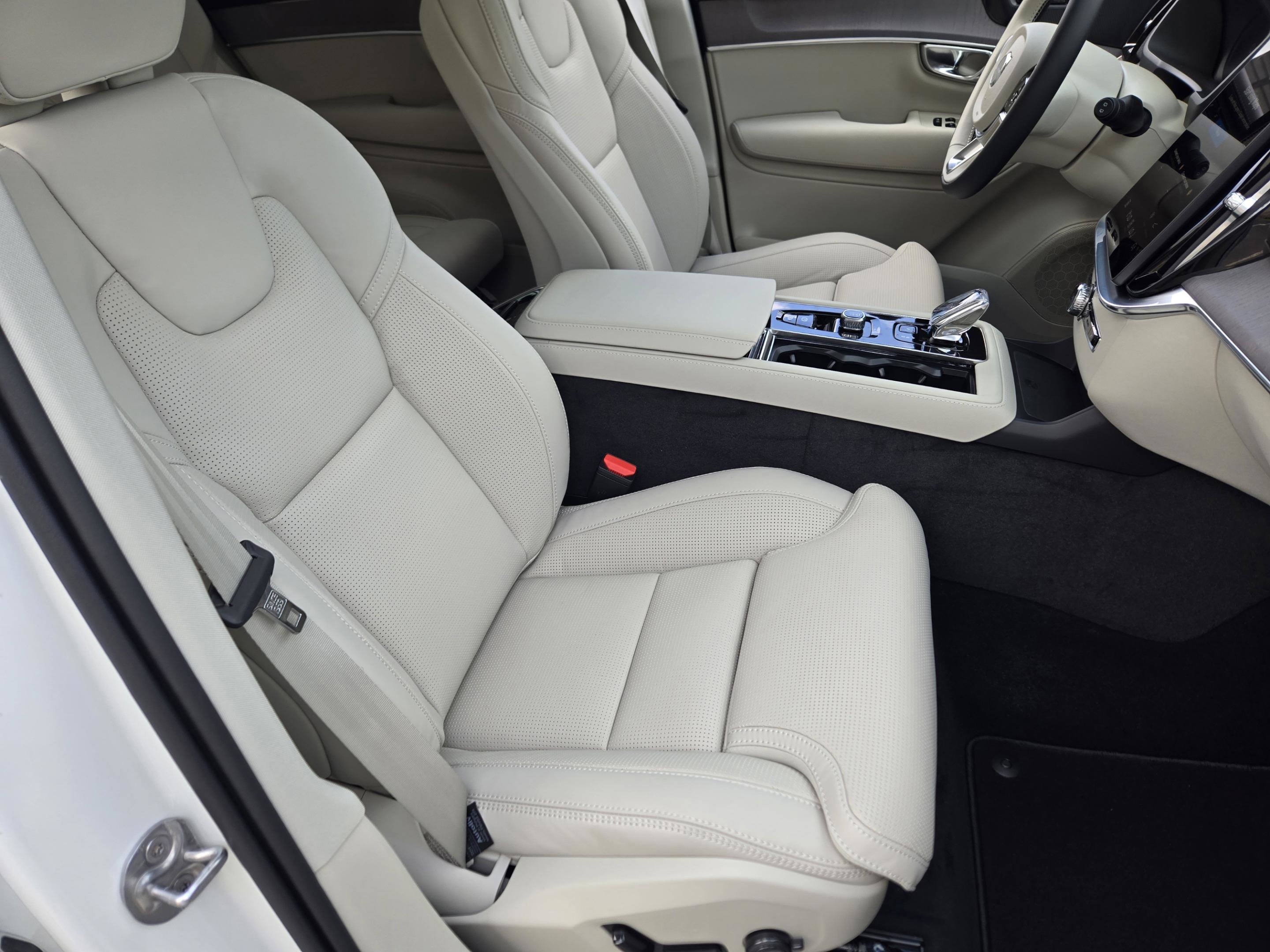 New 2026 Volvo XC90 B6 Ultra w/ Protection Package image 10