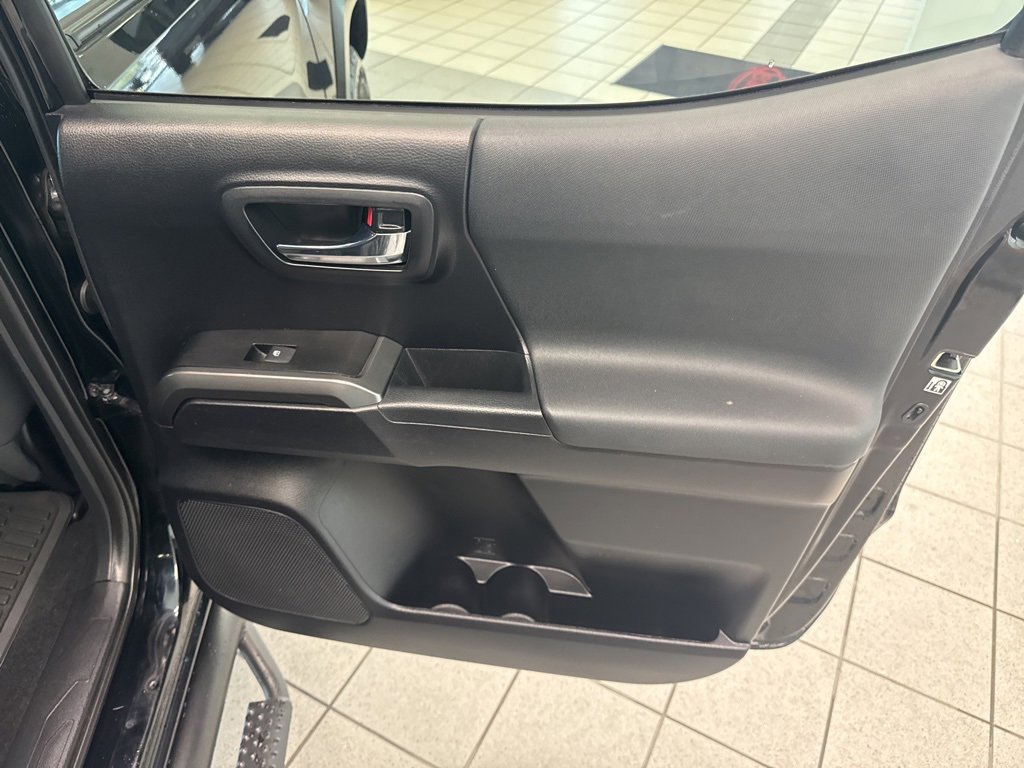Used 2020 Toyota Tacoma TRD Off-Road image 21
