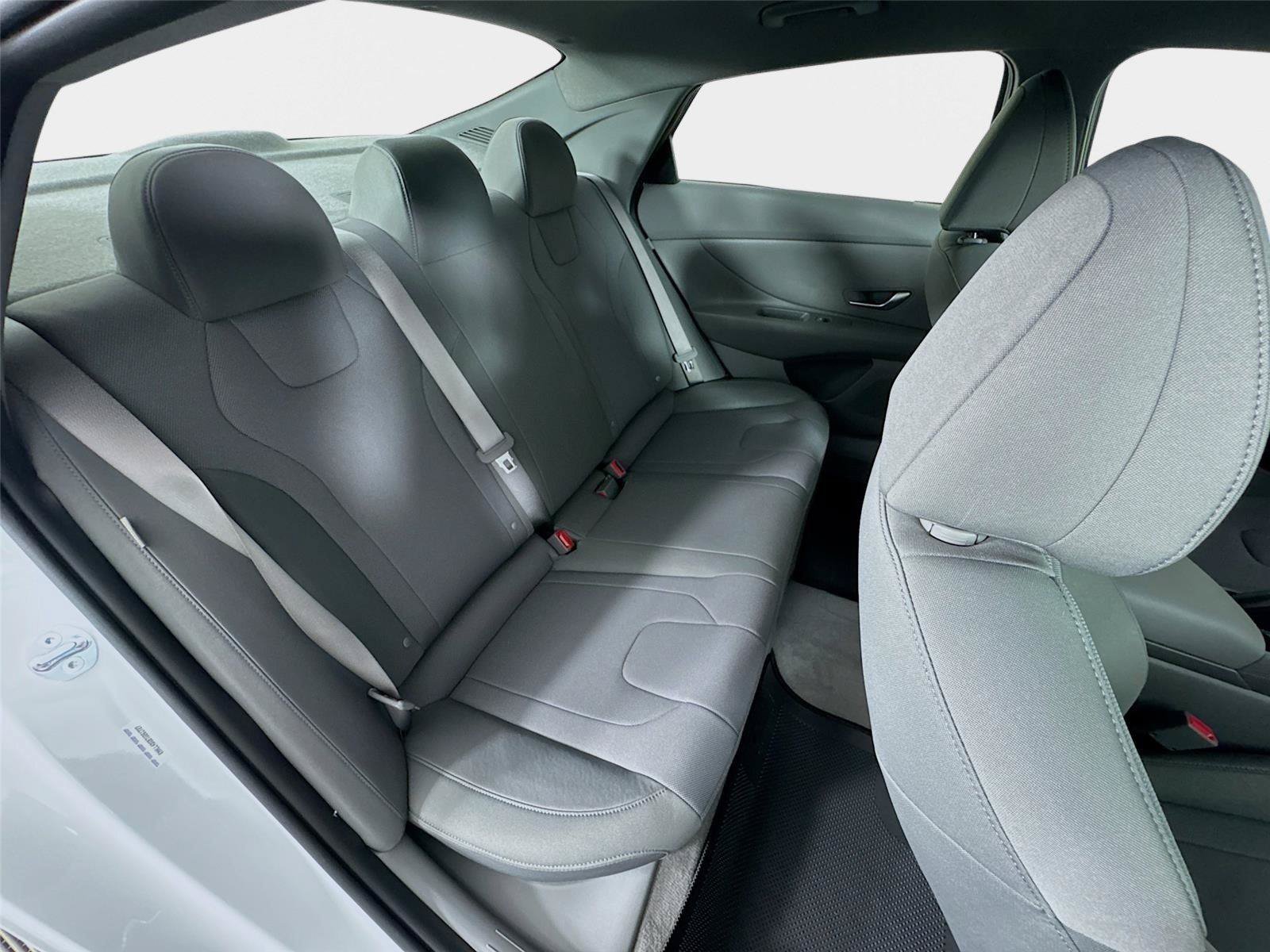 New 2026 Hyundai Elantra SE FWD image 24